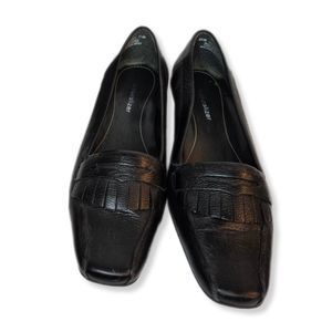 Naturalizer black leather pointed toe loafers driving shoe with kitten heel 7.5